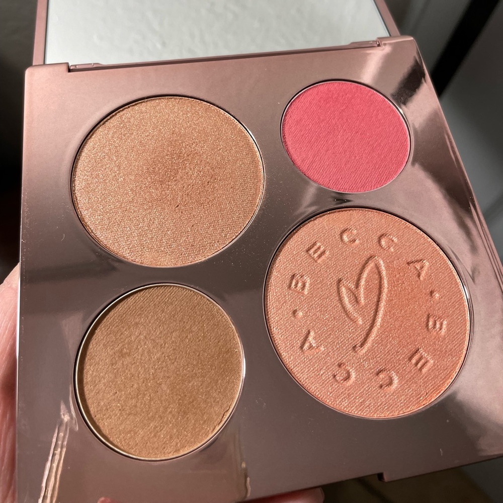 BECCA X Chrissy Teigen Glow face palette